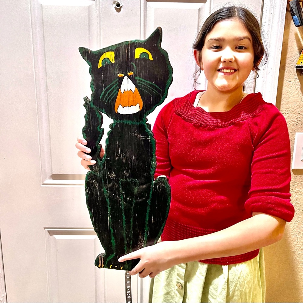 Vintage 1950’s Halloween Scaredy Cat Wood Cut Out, Hand Painted, Howling, Black
